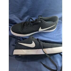Nike Mens SB Size 11 Black Canvas Low Top Skate Shoes Sneakers  Used